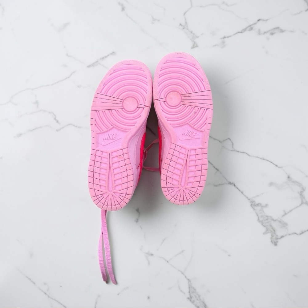 Women’s Nike Shoes - Picture 4 of 13